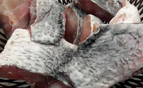 How to remove odour from fish before cooking