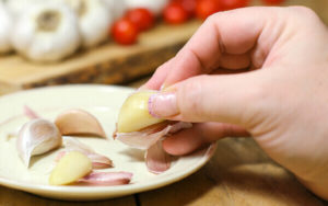 Removing Garlic Odor from Hands